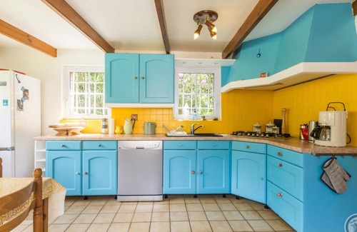 Fermanville Cabaña | Casa histórica renovada con jardín, cerca del puerto y ideal para desconectar.