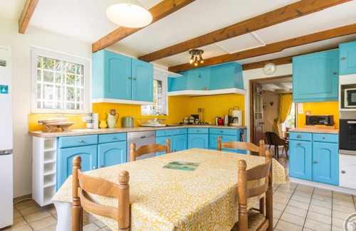 Fermanville Cabaña | Casa histórica renovada con jardín, cerca del puerto y ideal para desconectar.