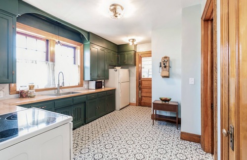 Chaska Casa | Charming Historic Home. Large 5 bed 2 bath- close to everything