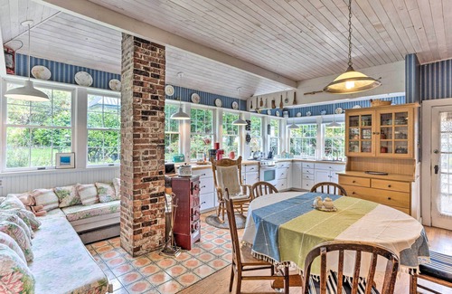 Federal Way Casa | Charming Historic Retreat Near Poverty Bay!