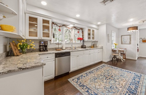 River District Casa | Charming Historic River District Cottage