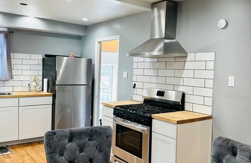 Detroit Casa | Charming historic Rosedale Park neighborhood house minutes from downtown.
