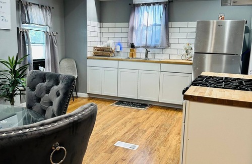 Detroit Casa | Charming historic Rosedale Park neighborhood house minutes from downtown.