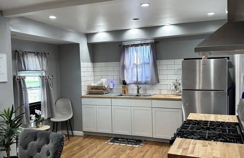 Detroit Casa | Charming historic Rosedale Park neighborhood house minutes from downtown.