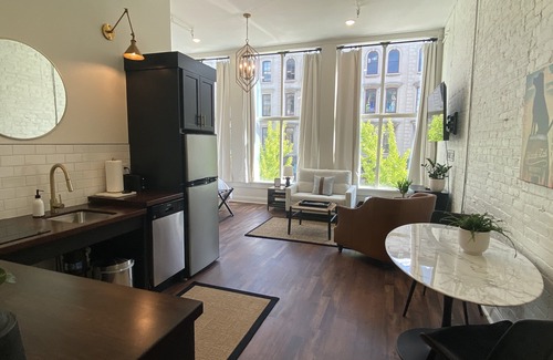 West Main Historic District Apartamento | Charming historic studio@The 713 - on The Bourbon Trail and Museum Row