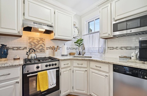 Historic District Casa | Charming Historic Townhouse Steps From USNA