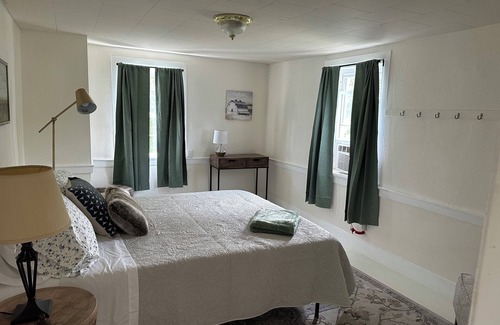 Mechanicsburg Otro | Charming, historic 4-bedroom farmhouse with WiFi, AC in delightful Mechanicsburg
