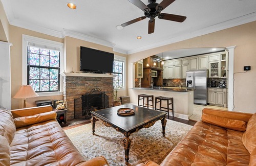 Oak Lawn Casa | Charming Historic Yellow House in Gated Community - Perfect Dallas Getaway