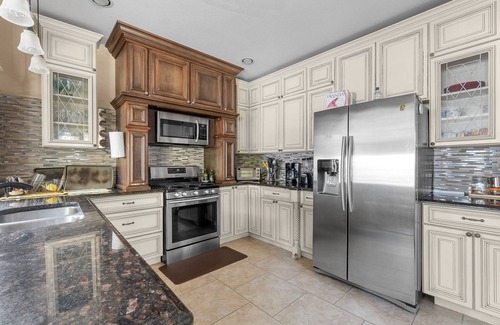 Oak Lawn Casa | Charming Historic Yellow House in Gated Community - Perfect Dallas Getaway