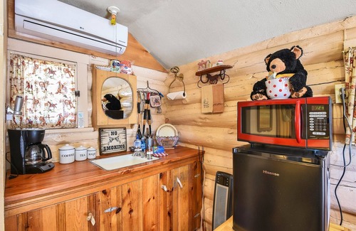 Parks Casa | Charming & Historical 1 Room Log Cabin / Forest Views/ 20 Minutes from Flagstaff