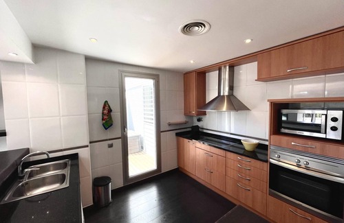 Sant Pere de Ribes Apartamento | Encantadora casa con la mejor piscina de la comarca. vilanovaapartments