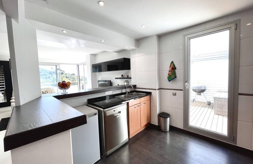 Sant Pere de Ribes Apartamento | Encantadora casa con la mejor piscina de la comarca. vilanovaapartments