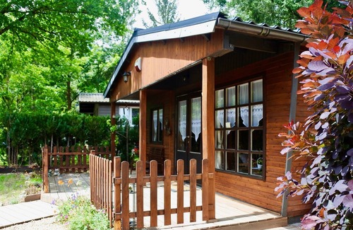 Han-sur-Lesse Chalet De Esquí | Encantador chalet de vacaciones ubicado en una finca privada con jardín vallado