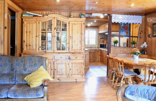 Han-sur-Lesse Chalet De Esquí | Encantador chalet de vacaciones ubicado en una finca privada con jardín vallado