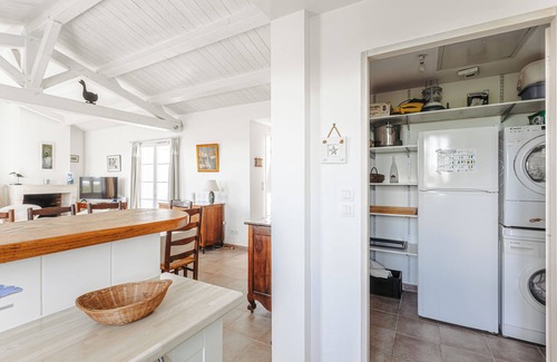 Loix Casa | Encantadora Casa de Vacaciones en Loix – Vista al Mar, 4 Habitaciones, Terraza, Cerca de la Playa