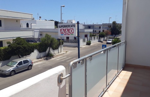 San Foca Apartamento | Casa vacacional con dos balcones, para seis personas y cerca del mar de San Foca