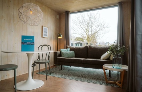 Ouddorp Chalet De Esquí | Charming holiday home for two