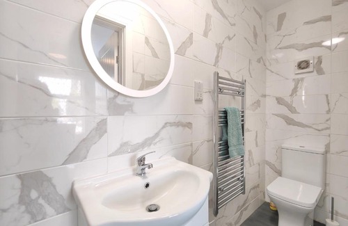 Hazel Grove Apartamento | Charming Holiday Studio in Hazel Grove - Self Catering Apartment 2