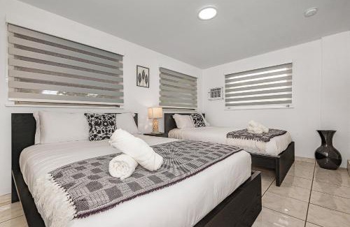 Hallandale Beach Apartamento | Charming home 12min to the Beach