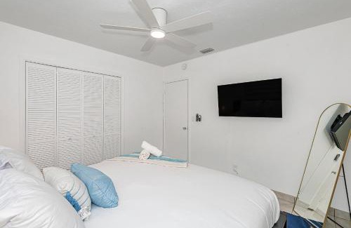 Hallandale Beach Apartamento | Charming home 12min to the Beach