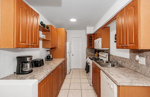 Hallandale Beach Apartamento | Charming home 12min to the Beach