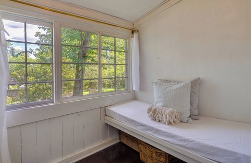 West Side Historic District Cabaña | Charming Home < 2 Mi to Downtown Hendersonville!