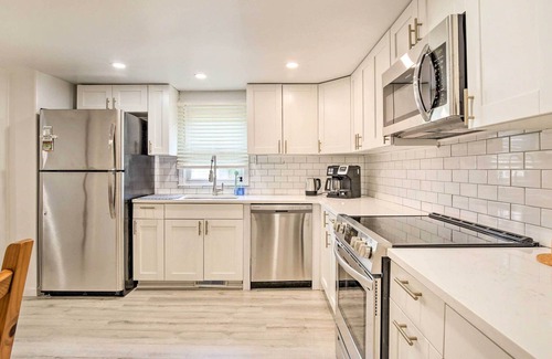 West Haven Casa | Charming Home ~ 6 Mi to Downtown New Haven!
