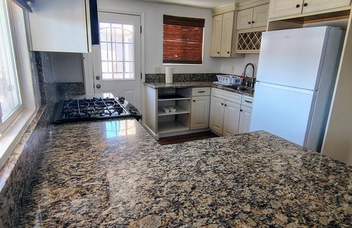 La Presa Casa | Charming Home : AC, Fast internet, Office, Off-Street Parking, Laundry