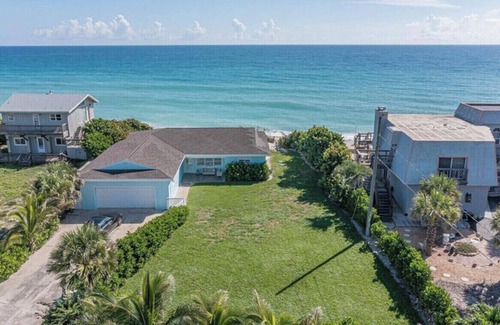 Melbourne Beach Casa | Charming Home directly on Private Beach