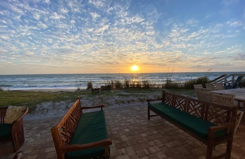 Melbourne Beach Casa | Charming Home directly on Private Beach