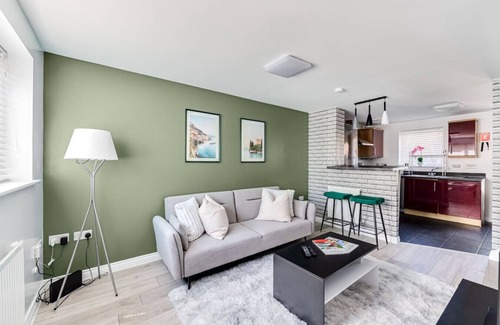 Milton Keynes Casa | Charming Home Driveway Parking Wifi SmartTV