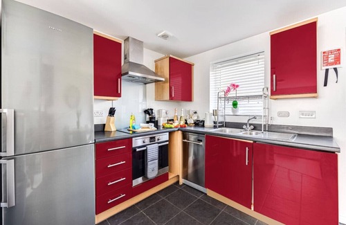 Milton Keynes Casa | Charming Home Driveway Parking Wifi SmartTV