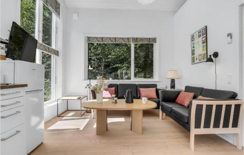 Østermarie Casa | Charming Home In Østermarie With 2 Bedrooms And Wifi