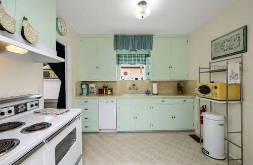 Prescott Casa | Charming Home in Prescotts Historic District. Less than a mile from Whiskey Row.
