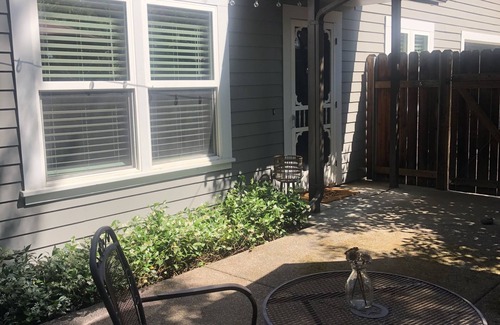 Folsom Casa | Charming home located in the Historic District of Folsom .