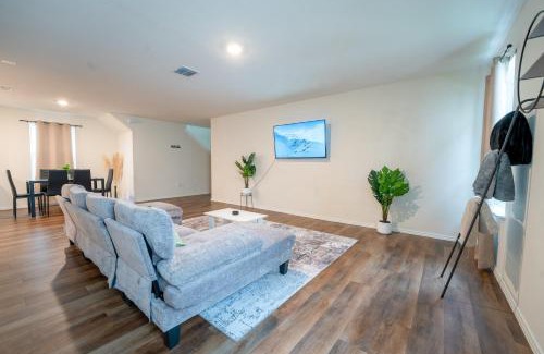 San Antonio Casa | Charming Home - Mins from SeaWorld & The Alamo