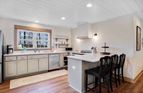 Boone Cabina | Charming Home near Great Attractions