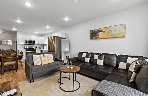 Bayonne Apartamento | Charming Home Near NYC – Gym, Airport, Easy Access