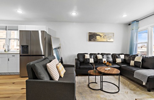 Bayonne Apartamento | Charming Home Near NYC – Gym, Airport, Easy Access