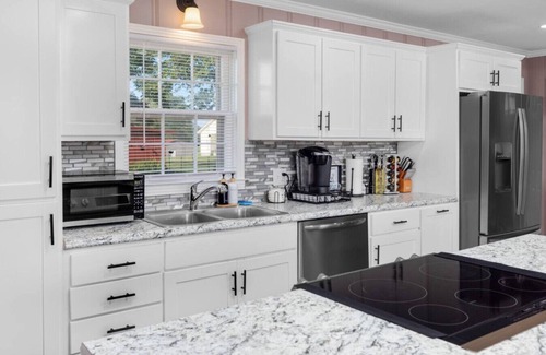 Henning Casa | Charming Home on 1 Acre w/Game Room, WIFI, AC, EV!