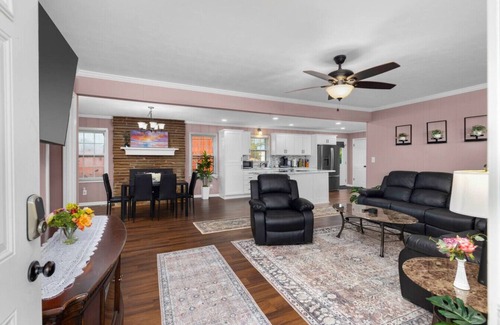 Henning Casa | Charming Home on 1 Acre w/Game Room, WIFI, AC, EV!