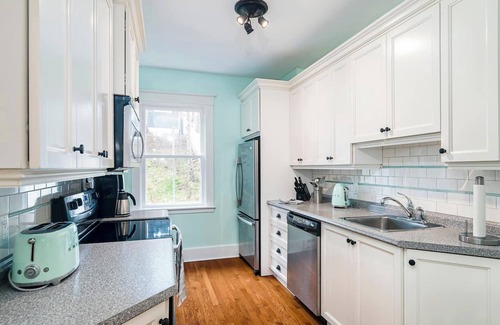 Waterford Valley Casa | Charming Home on the West Side of Downtown