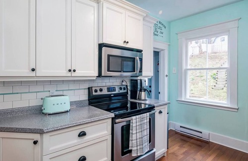Waterford Valley Casa | Charming Home on the West Side of Downtown