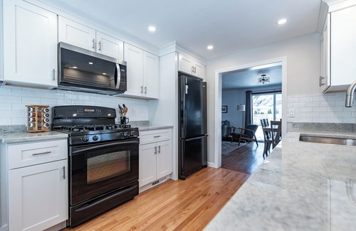 Narragansett Casa | Charming Home, pocketed along Narrow River!