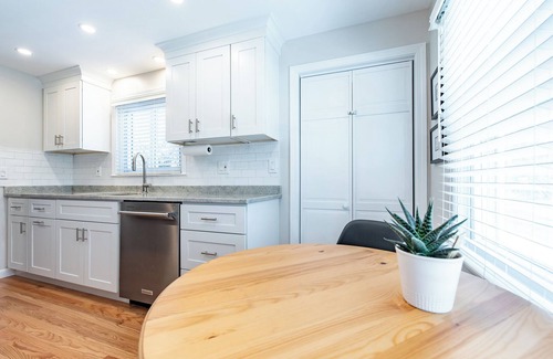 Narragansett Casa | Charming Home, pocketed along Narrow River!