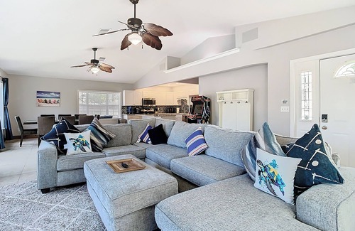 Spring Hill Casa | Charming home right off the main river. short paddle to hospital hole.
