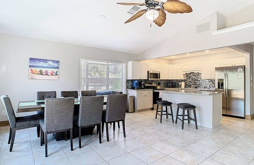Spring Hill Casa | Charming home right off the main river. short paddle to hospital hole.