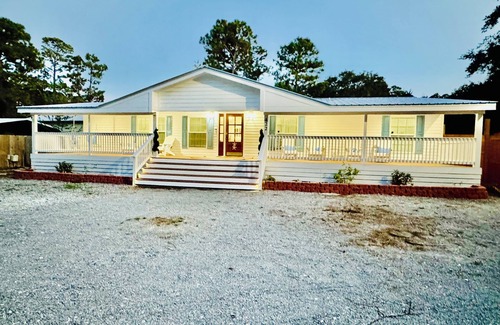 Santa Rosa Beach Cabaña | Charming home in Santa Rosa Beach, FL, located near 30A Beaches and Destin.