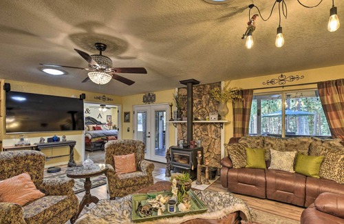 Glencoe Casa | Charming Home w/ Deck - 16 Mi to Sutter Creek!