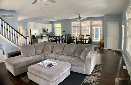 Michigan City Casa | Casa nueva con carrito de golf para 13 personas Excelente ubicación en el corazón de la subdivisión